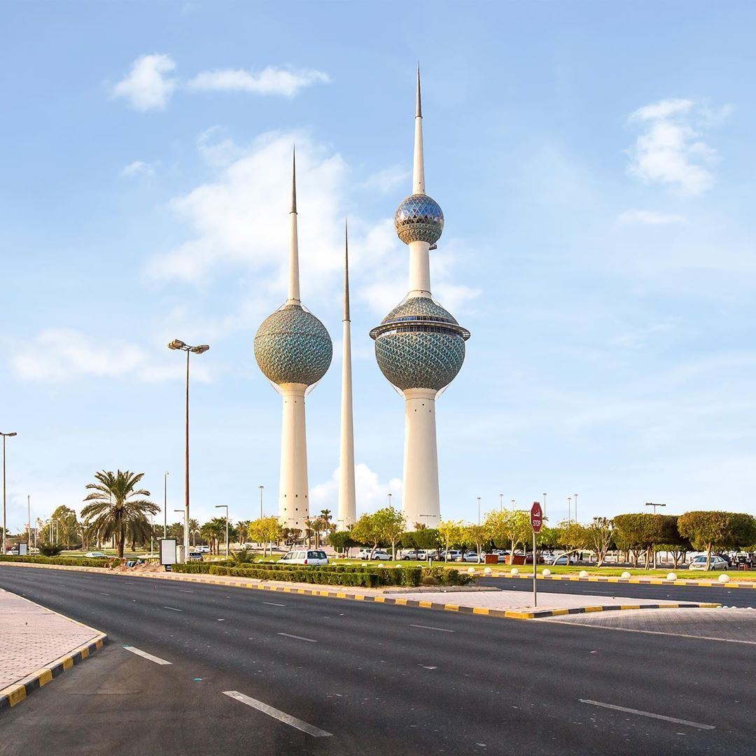 Кувейт язык. Кувейтские башни Кувейт. Башня телевышка Кувейт. Эль-Кувейт достопримечательности. Кувейт башня Аль Тажира.
